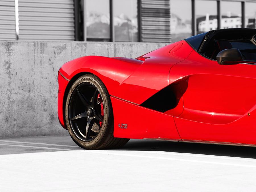 Детали экстерьера Ferrari LaFerrari Aperta 2017 года  (фото 22 из 36)